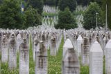 Náhrobky v památníku Srebrenica