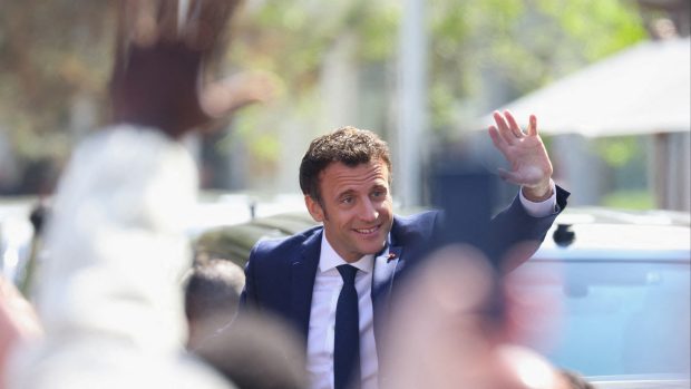 Emmanuel Macron získal dalších pět let ve funkci