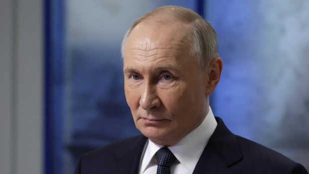 Ruský prezident Vladimir Putin na návštěvě podniku Atomflot, který dohlíží na projekty ledoborců, v ruském Murmansku 27. března 2025