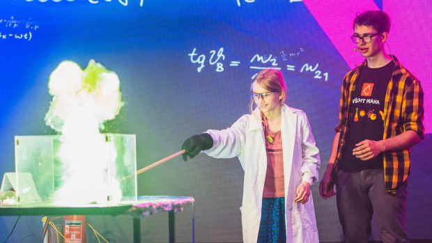 Science show Vysoké školy chemicko-technologické v Praze na Veletrhu vědy 2022