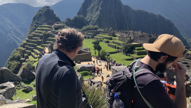 Prezident Nejvyššího kontrolního úřadu Miloslav Kala si s poslanci odskočil ze služební cesty na Machu Picchu.