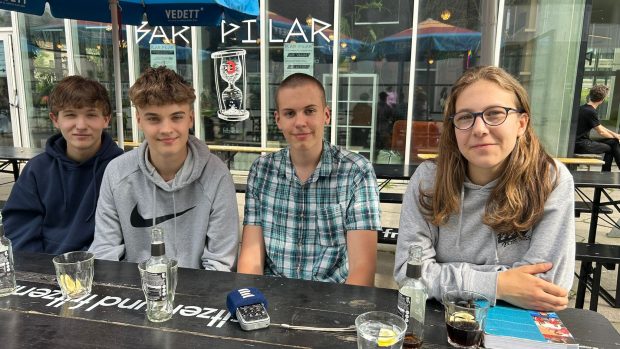 Lukáš, Jakub, Jáchym a Markéta společně navštěvují Evropskou školu v Bruselu