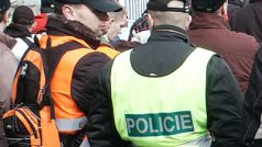 policisté na Křižíkově fontáně na pražském Výstavišti