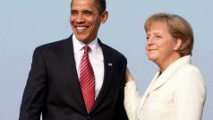 Barack Obama pózuje s Angelou Merkelovou
