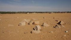 Súdán, lokalita Usli. Nenápadné zbytky starověkých kultur.