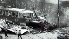Srpen 1968 - Prolomení barikád u Českého rozhlasu sovětskými okupanty, Praha, Vinohradská třída
