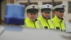 Olomoučtí policisté při představování nových vozů VW Passat