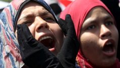 Proti vládě protestovaly v Káhiře mezi tisíci účastníky i muslimské ženy
