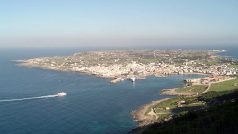Ostrov Favignana u západního pobřeží Sicílie