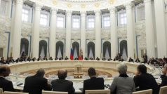 Zástupci zemí G20 na setkání s ruským prezidentem Vladimirem Putinem v Moskvě