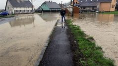 Prudký déšť způsobil lokální záplavu v Bohutíně na Příbramsku