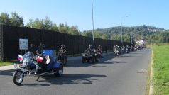 Jízdou z Jenišova do Královského Poříčí se s letošní sezonou rozloučily stovky motorkářů