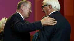Frank-Walter Steinmeier (vpravo)