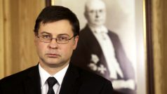Lotyšský premiér Valdis Dombrovskis oznámil rezignaci kvůli tragédii v obchodním centru v Rize. 27. 11. 2013