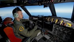 Letadlo Orion Australského královské letectva pátrá v Indickém oceánu po pohřešovaném letadle Malaysian Airlines