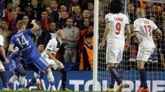 André Schürlle dává první gól Chelsea
