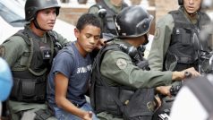 Protesty ve Venezuele neutichají. Policie na demonstracích zatýká i mladistvé. 27. 4. 2014