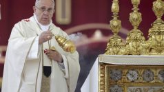Akt svatořečení bývalých papežů ve Vatikánu vede současný papež František