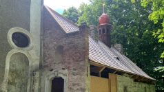 Unikátní poustevnu v Teplicích nad Metují opravují řemeslníci