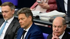Šéfové koaličních stran v Německu: zleva Christian Lindner (FDP), Robert Habeck (Zelení) a Olaf Scholz (SPD)