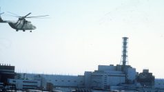 Černobylská jaderná elektrárna po výbuchu reaktoru v dubnu 1986
