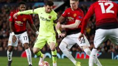 Lionel Messi i po krvavém zranění motal hlavy i nohy obráncům United
