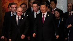Vladimir Putin a Si Ťin-pching na konferenci věnované projektu Hedvábné stezky.