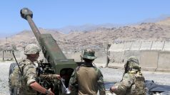 Americký voják školí afghánské vojáky