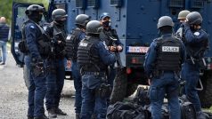 Srbští policisté na hranicích po zavedení vyhlášky o poznávacích značkách