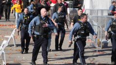 Policie reaguje na střelbu při oslavách vítězství týmu Kansas City Chiefs v Super Bowlu