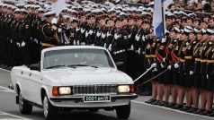 Příslušníci ruské armády se účastní vojenské přehlídky v Den vítězství, který se koná u příležitosti 79. výročí vítězství nad nacistickým Německem ve druhé světové válce, ve Vladivostoku, Rusko, 9. května 2024