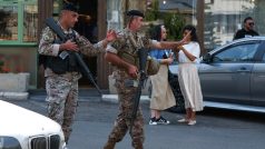 Vojáci libanonské armády zajišťují oblast poblíž velvyslanectví USA v Awkaru Libanon 5. června 2024