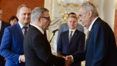 Ministr kultury Lubomír Zaorálek a prezident Miloš Zeman při jmenování