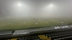 Čtvrtfinále domácího poháru MOL Cup mezi fotbalisty Jablonce a Plzně bylo kvůli husté mlze odloženo