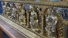 Důkladná očista vzácné klenotnické památky na zámku v Bečově nad Teplou na Karlovarsku je výjimečnou událostí