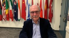 John Shattuck byl u vstupu Česka do NATO, na ministerstvu zahraničí spolupracoval s Madeleine Albrightovou