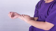 Takzvaná juvenilní idiopatická artritida projevuje nejčastěji mezi druhým a třetím rokem (ilustrační foto).