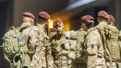 Čeští příslušníci speciálních sil po příletu z Afghánistánu loni v říjnu