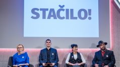 Zleva předsedkyně KSČM Kateřina Konečná, předseda ČSNS Michal Klusáček, předsedkyně SD-SN Alena Dernerová a Daniel Sterzik (známý jako Vidlák)