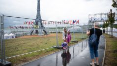Olympijský festival u jezera Most byl v pátek ve znamení větrného a deštivého počasí