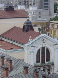 Východočeské divadlo Pardubice - pohled ze Zelené brány