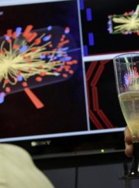 Vědci v ženevském CERNu slaví úspěšný pokus v CMS