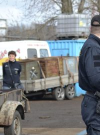Policie na Mostecku častěji kontroluje sběrny kvůli přibývajícím krádežím barevných kovů