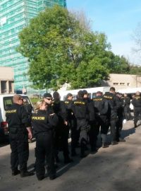 Policie kvůli anonymní hrozbe bombou prohledáva budovy Univerzity Pardubice