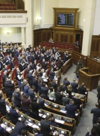 Ukrajinský parlament výraznou většinou schválil návrh státního rozpočtu pro rok 2015. Jednání o něm mu zabralo celou noc
