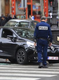 Francouzská policie nalézla vůz, který zřejmě patřil útočníkům (ilsutrační foto)