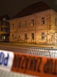 Okolí dvoupodlažního domu v ulici Sokolská ve Zlíně policie uzavřela