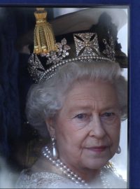 Královna Alžběta II. na snímku z května 2010