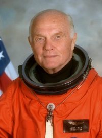 Bývalý americký astronaut John Glenn