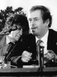 Michael Žantovský a Václav Havel (29. 1. 1990)